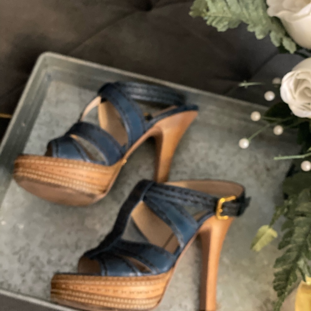 Prada Sandals with strap. - Picture 2 of 4